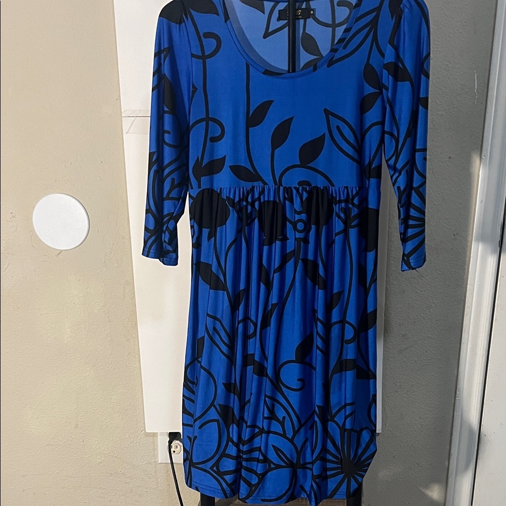 Elegant Blue and Black Leaf Pattern Dress
